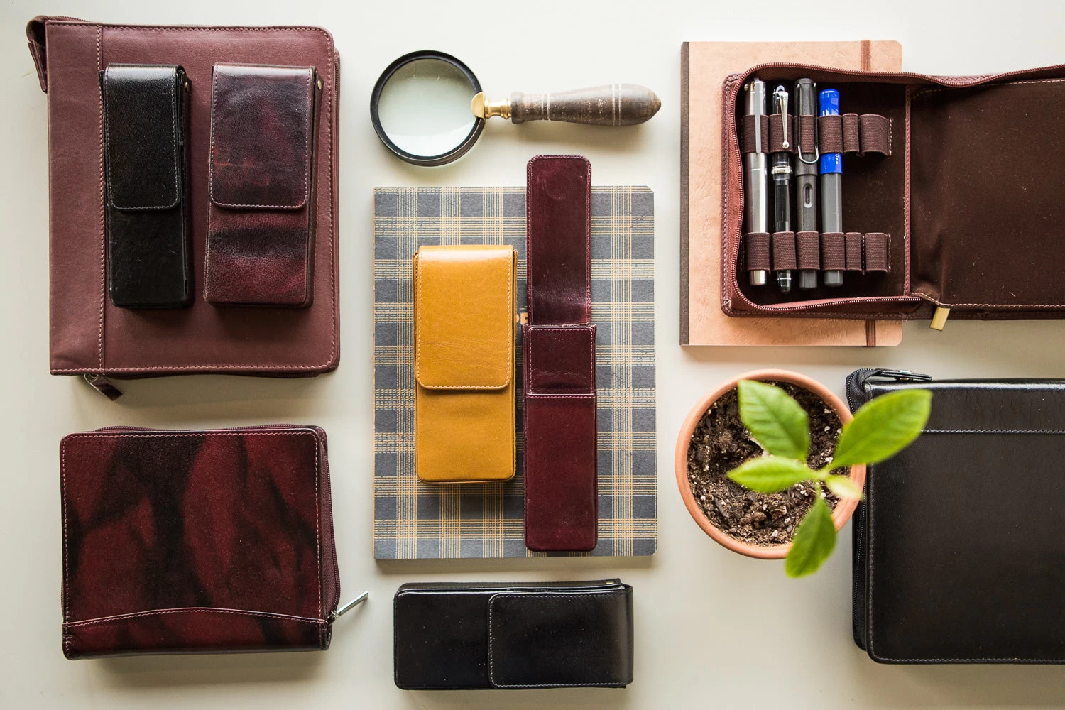 Girologio Triple Magnetic Closure Pen Case - Oxblood - Image 4