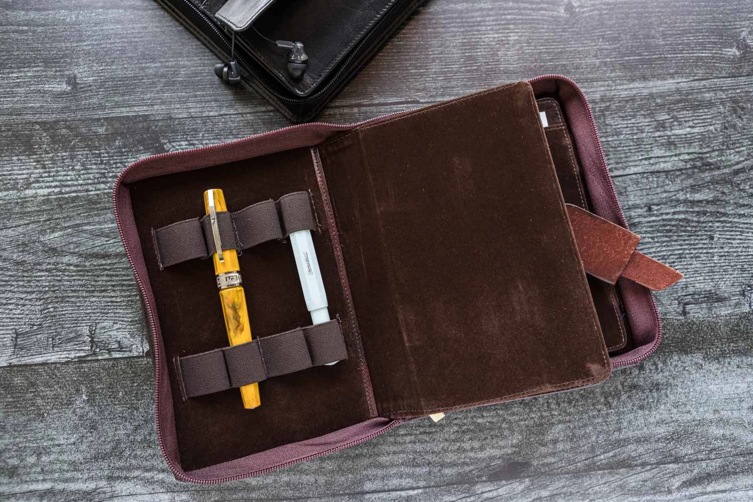 Girologio Grab N Go Pen Case - Oxblood - Image 7