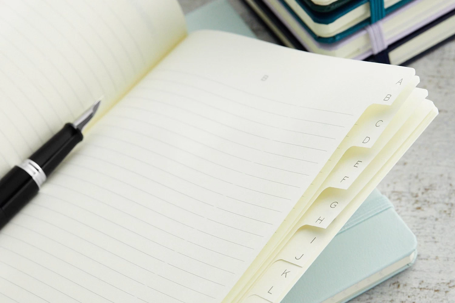 Leuchtturm1917 Medium A5 2024 Weekly Planner & Notebook - Lilac - Image 9