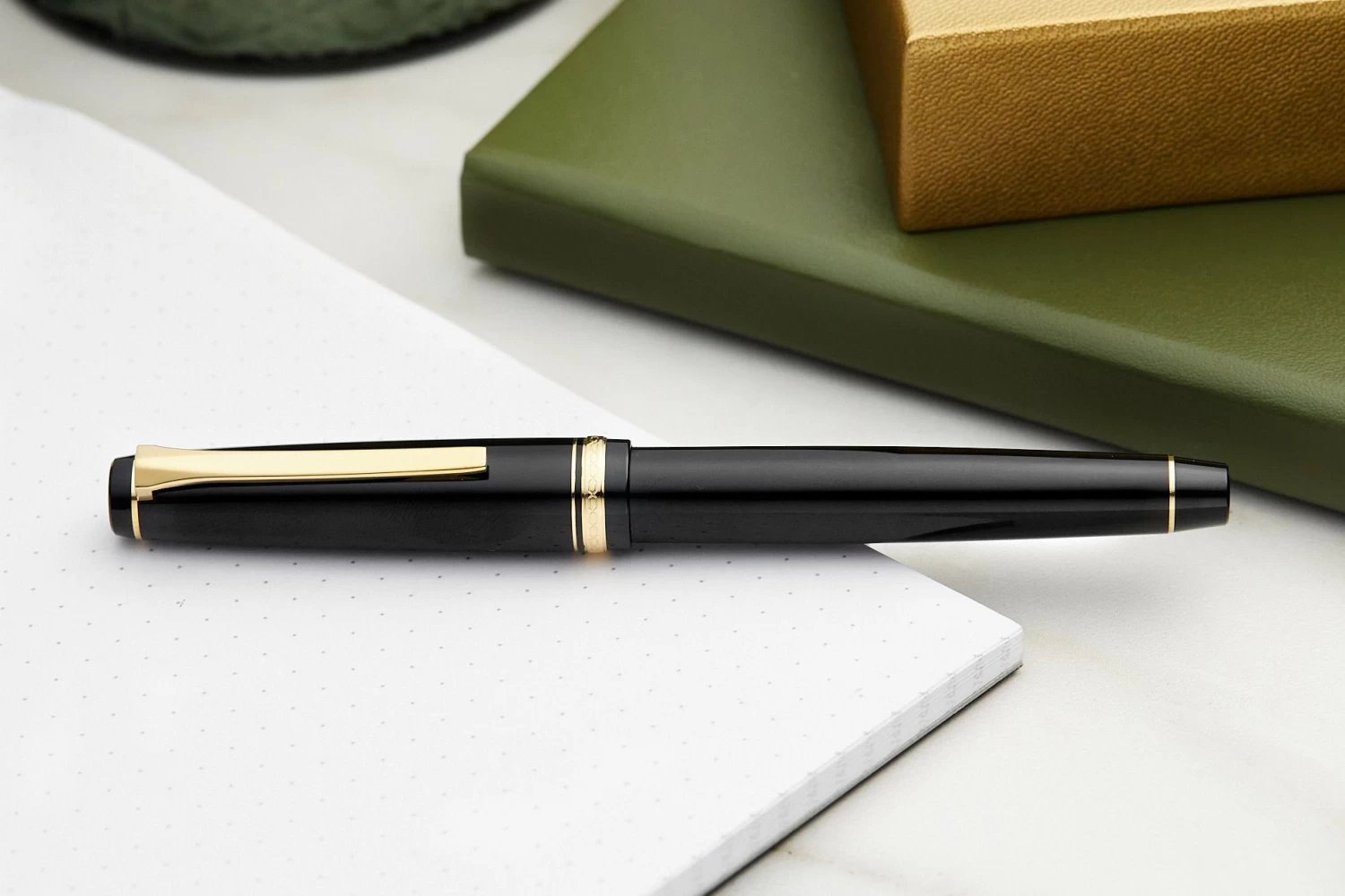 Pilot Falcon Fountain Pen - Black/Gold - Image 7