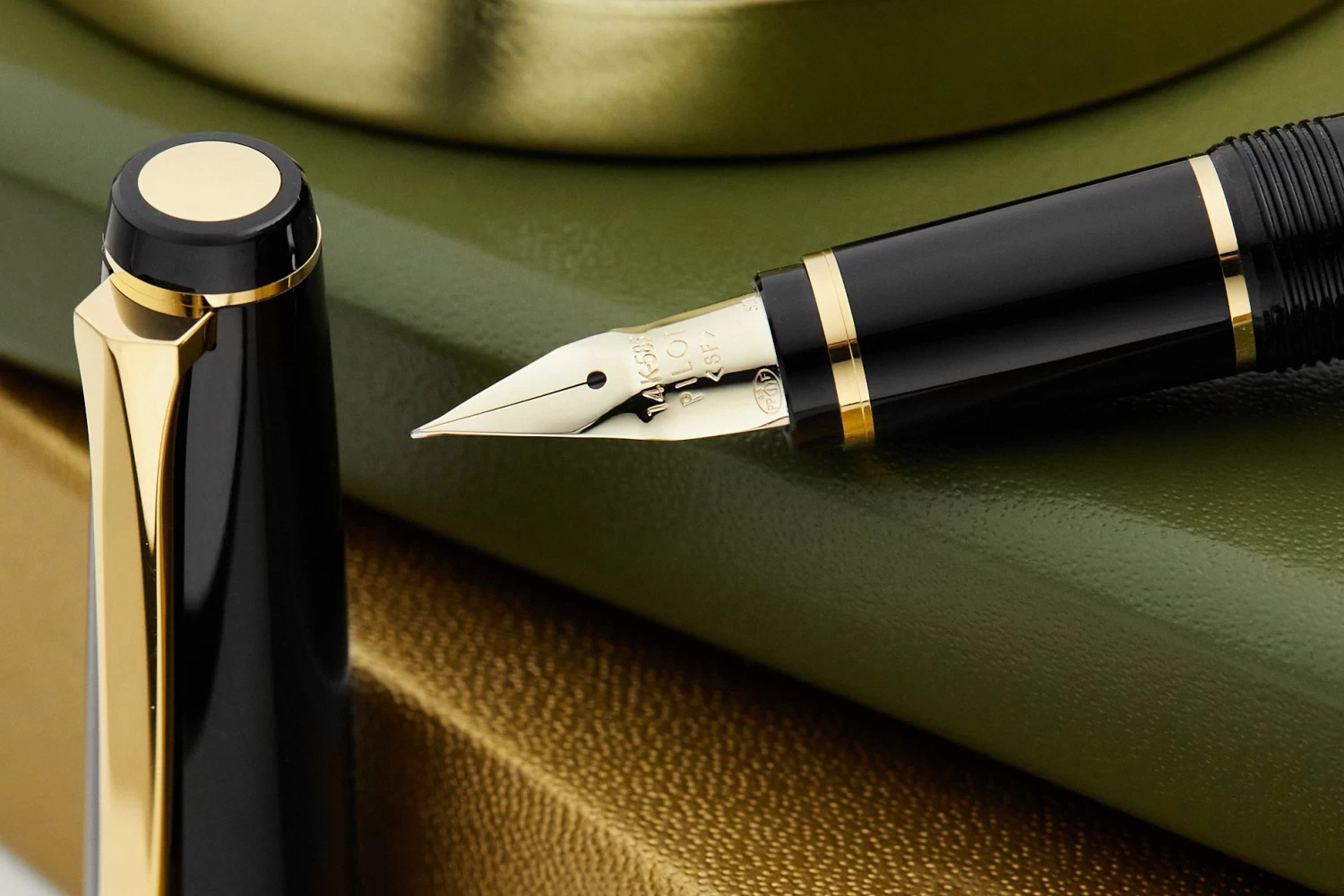 Pilot Falcon Fountain Pen - Black/Gold - Image 9