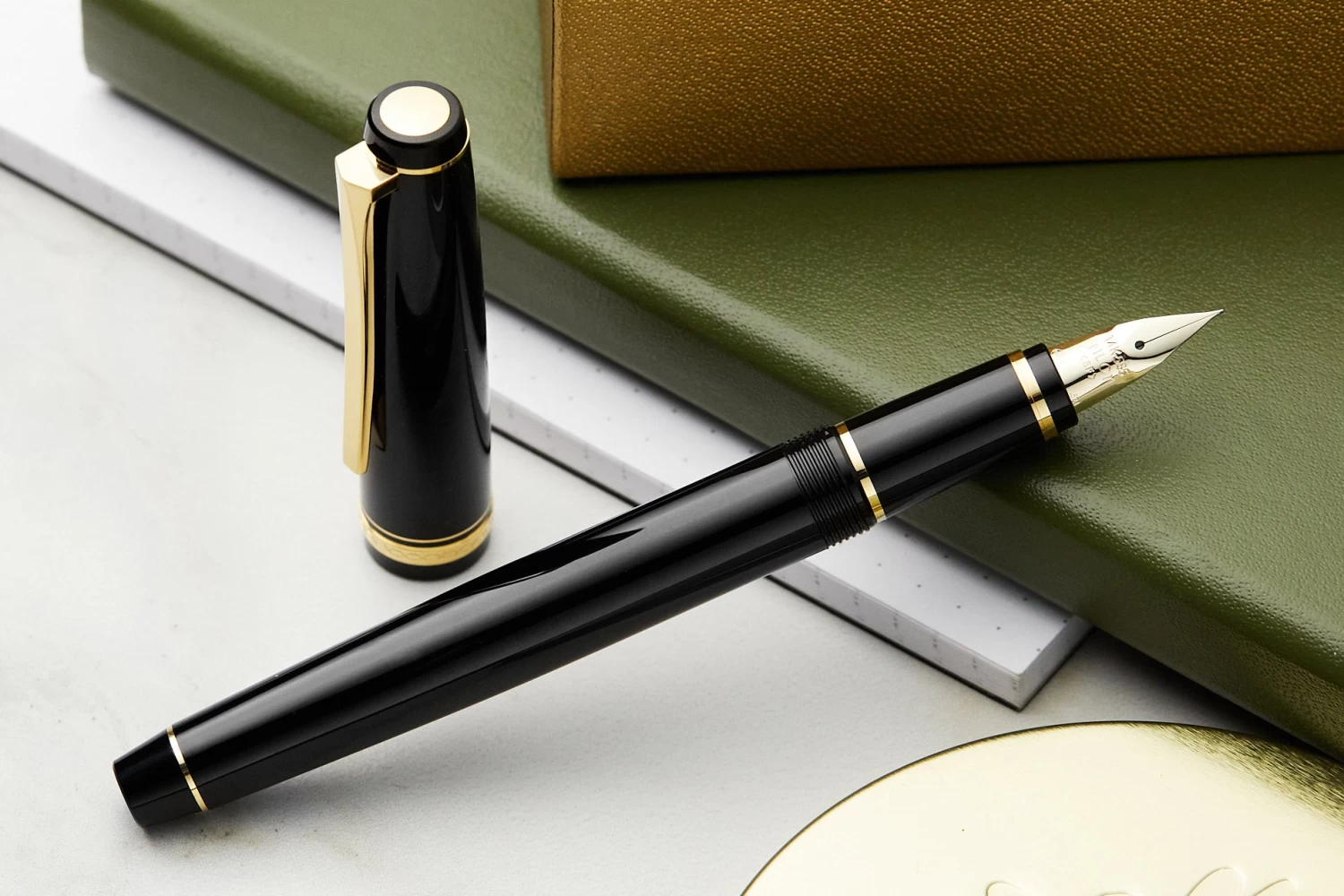 Pilot Falcon Fountain Pen - Black/Gold - Image 10